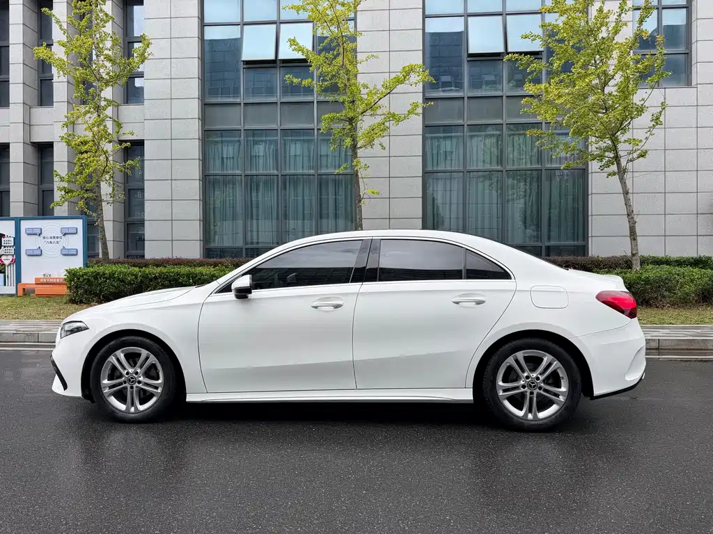 Mercedes-Benz A-Class — миниатюра 7