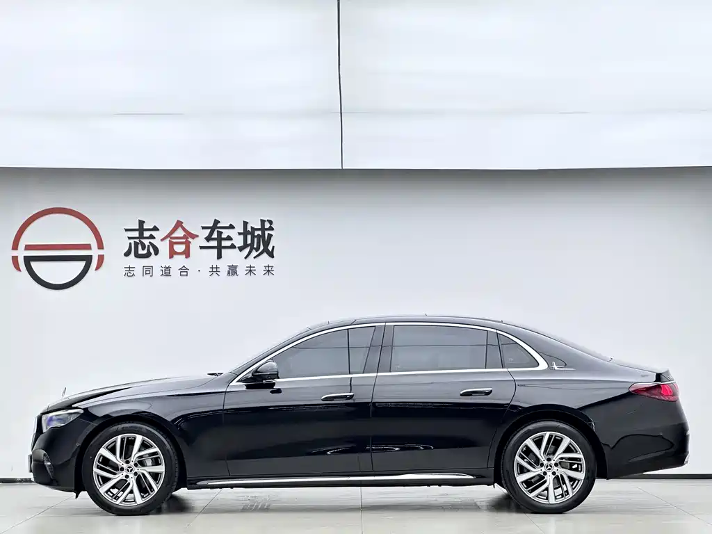 Mercedes-Benz E-Class — миниатюра 6
