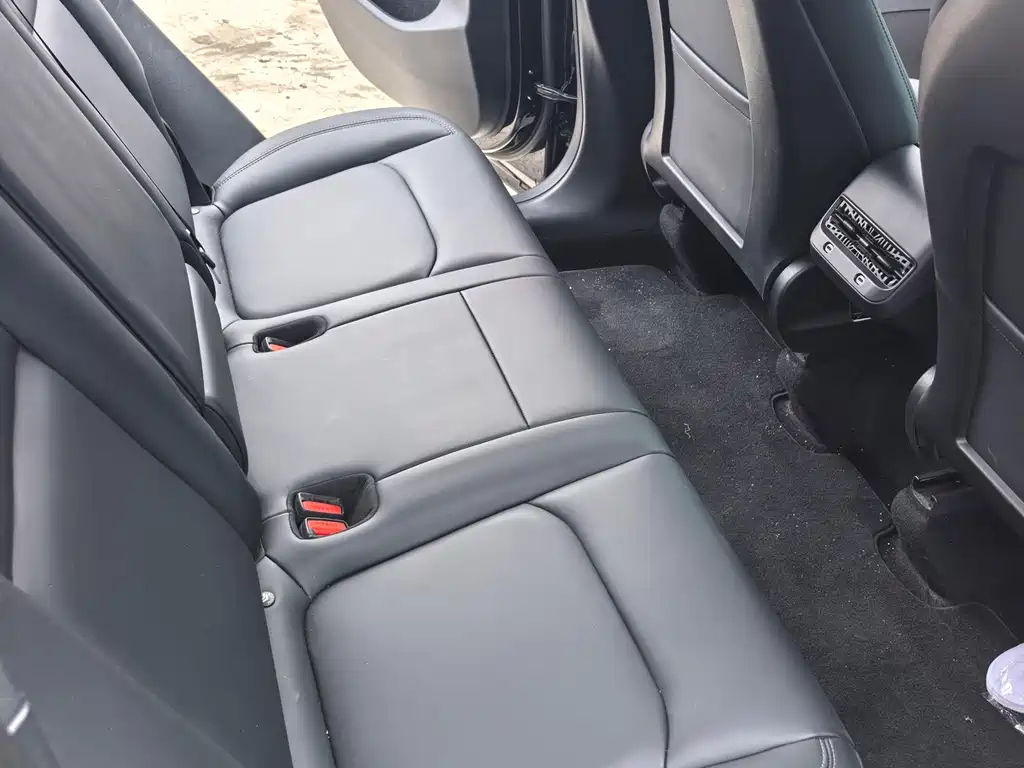 Tesla Model Y — миниатюра 11