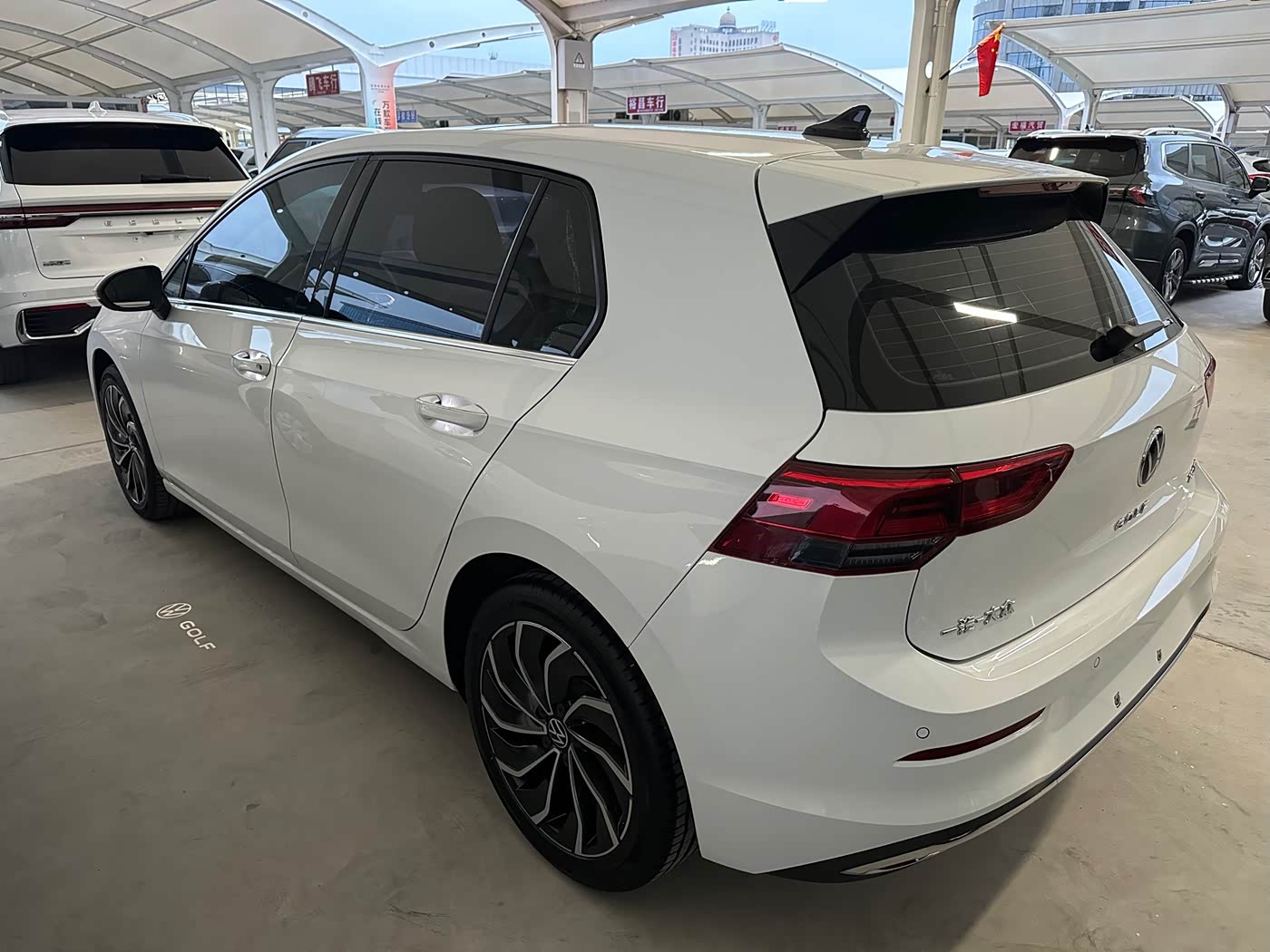Volkswagen Golf 1.4 л 2022 г. Белый, пробег 25000 км