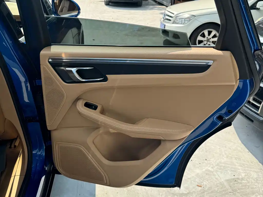 Porsche Macan — миниатюра 11