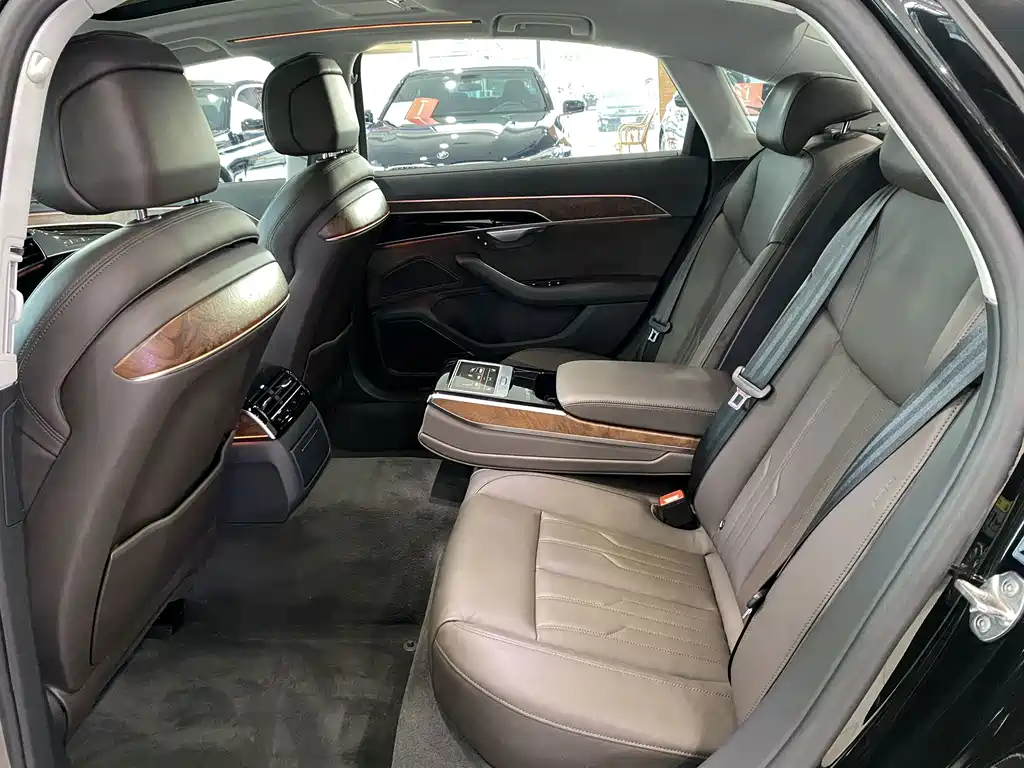 Audi A8 — миниатюра 10