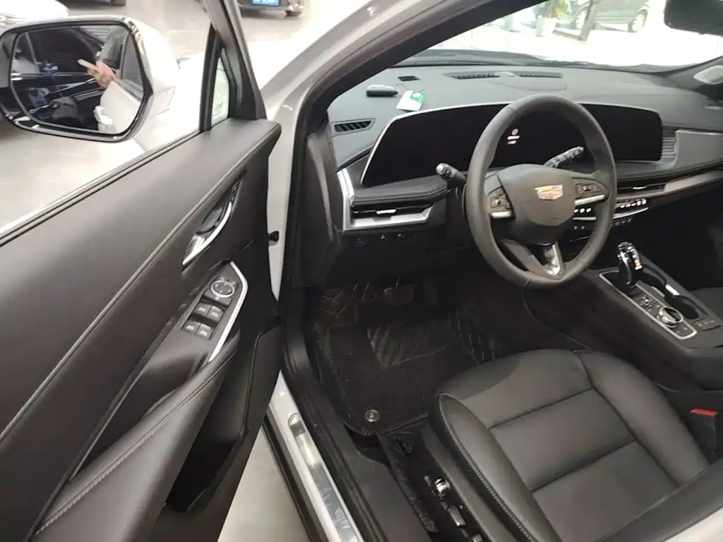 Cadillac XT4 — миниатюра 16