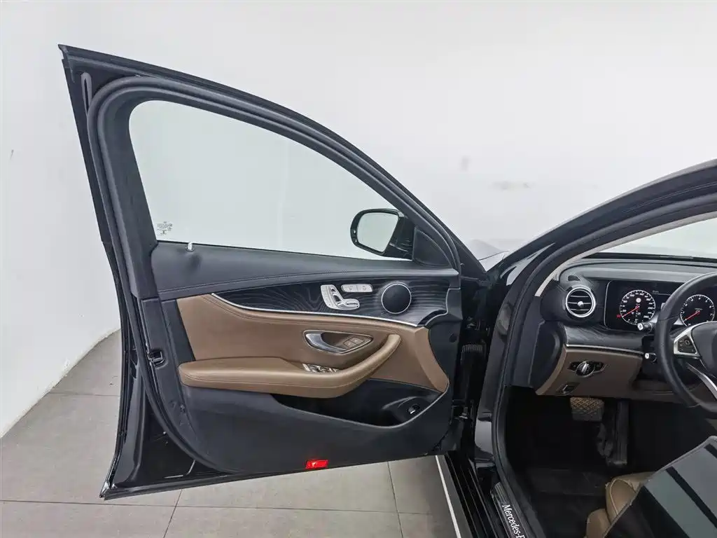 Mercedes-Benz E-Class E 2017 E 300 L Sport Fashion