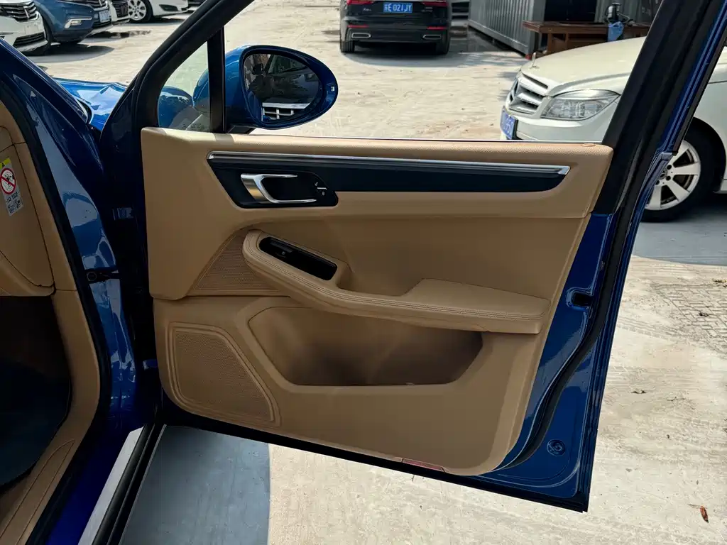 Porsche Macan — миниатюра 9