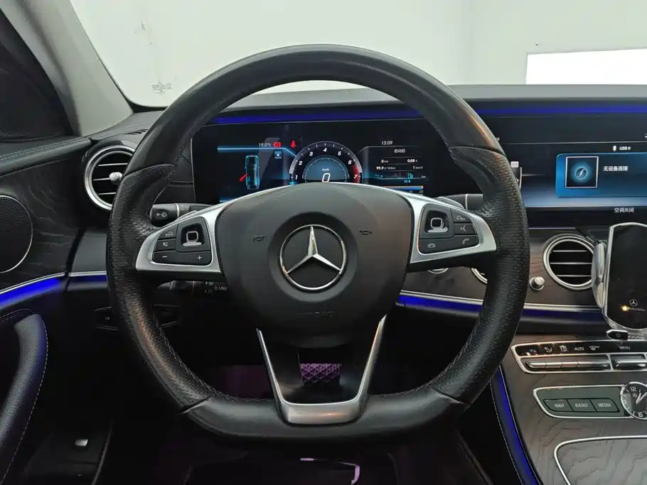 Mercedes-Benz E-Class — миниатюра 15