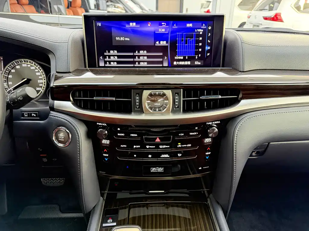 Lexus LX — миниатюра 16