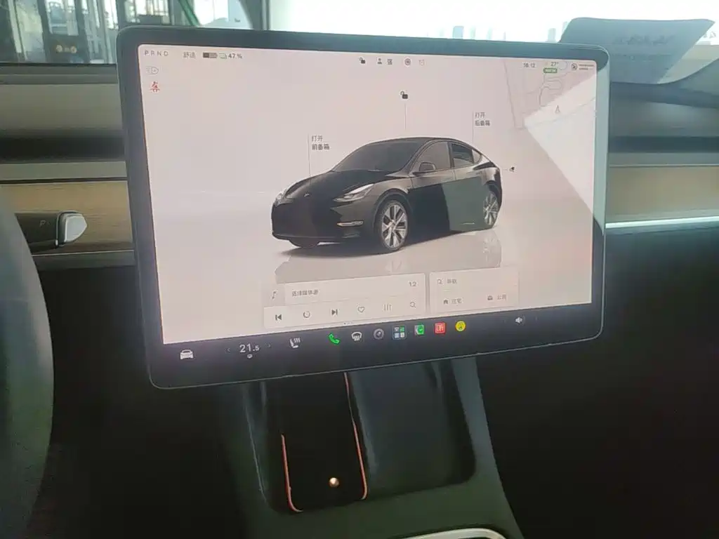 Tesla Model Y — миниатюра 8