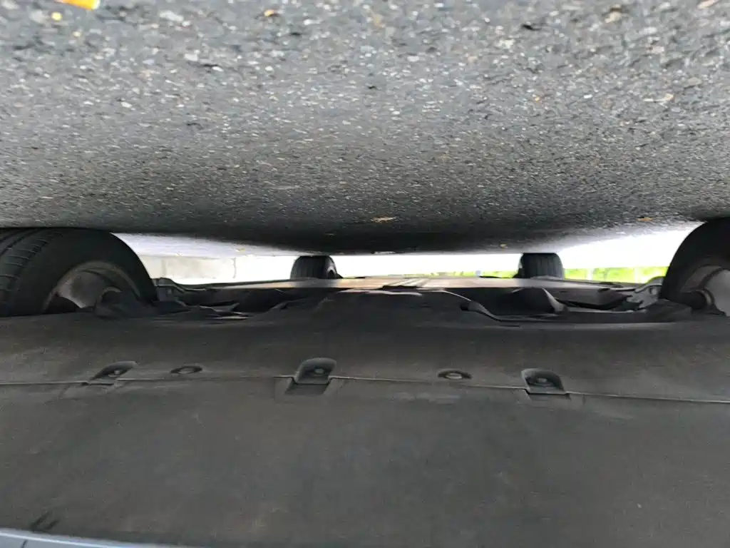 Tesla Model Y — миниатюра 24