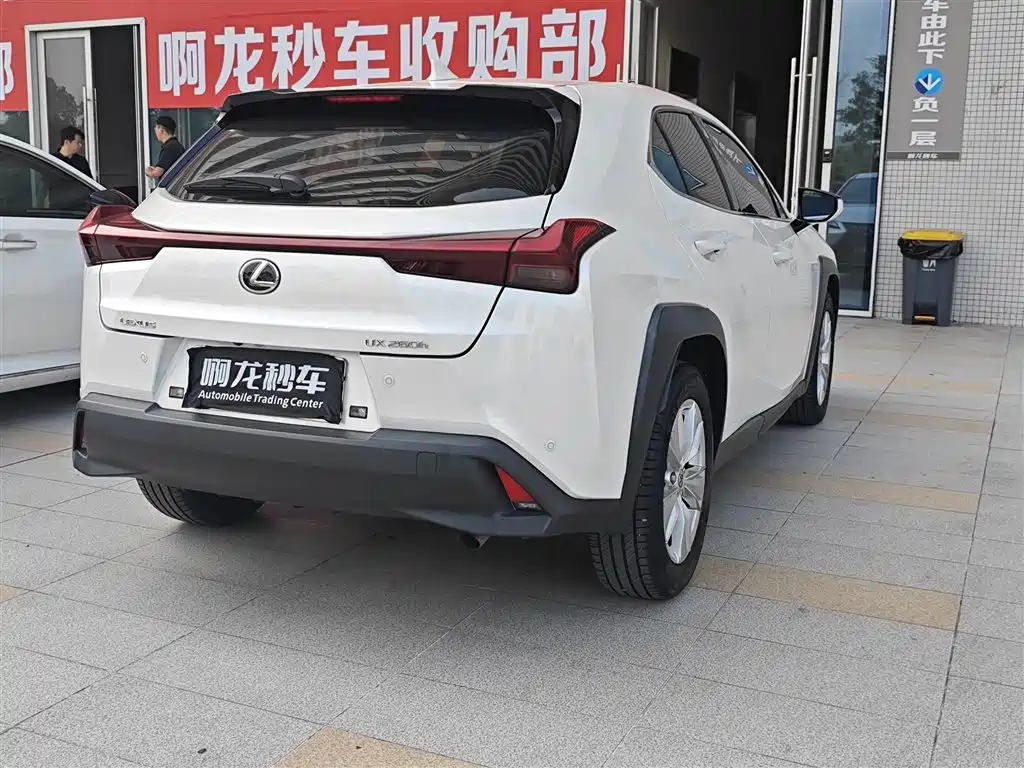 Lexus UX — миниатюра 9