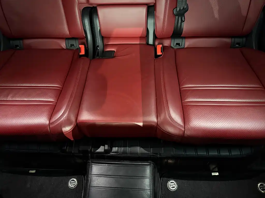 Porsche Cayenne — миниатюра 10