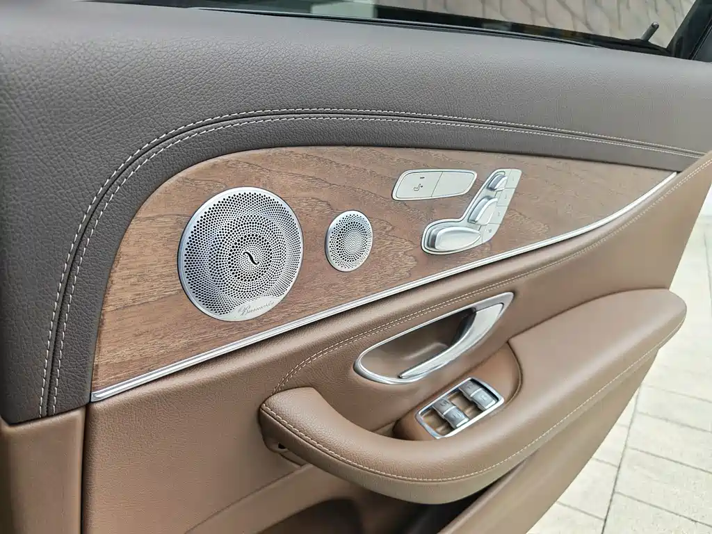 Mercedes-Benz E-Class — миниатюра 16