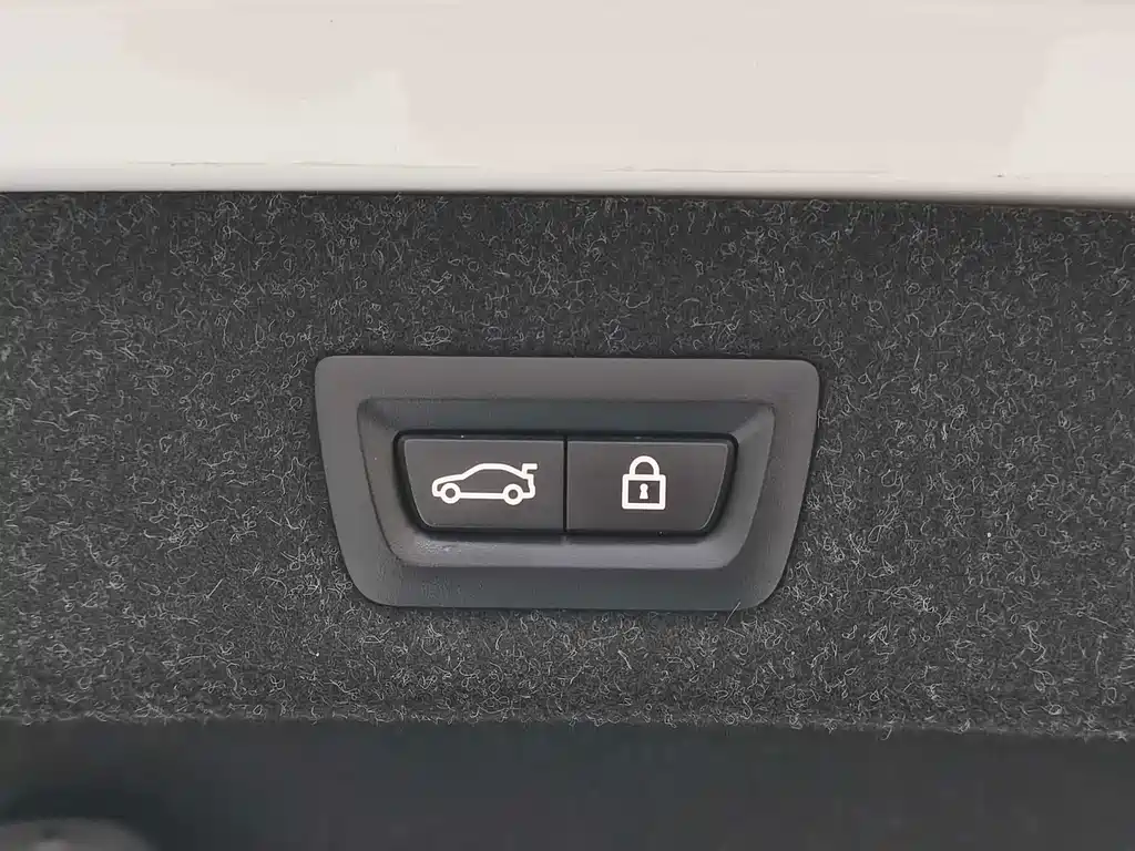 BMW 5 Series — миниатюра 12