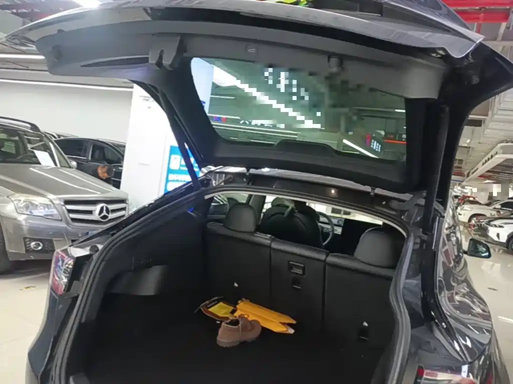 Tesla Model Y — миниатюра 19