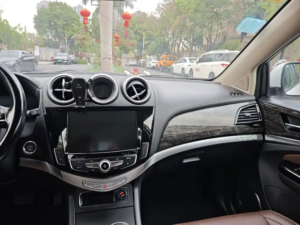 BYD Tang New Energy — миниатюра 17
