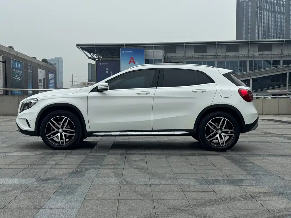 Mercedes-Benz GLA 2015 GLA 220 4MATIC Fashion