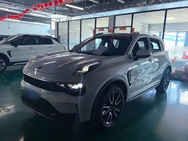 2022 Lynk & Co 01