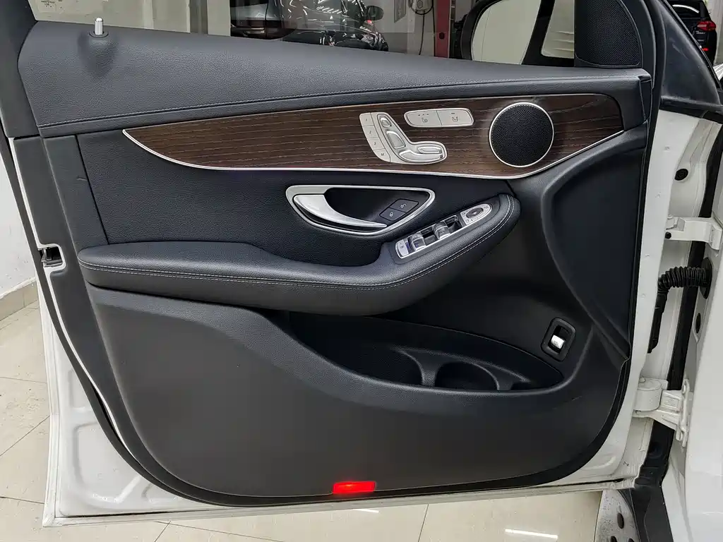 Mercedes-Benz GLC — миниатюра 21