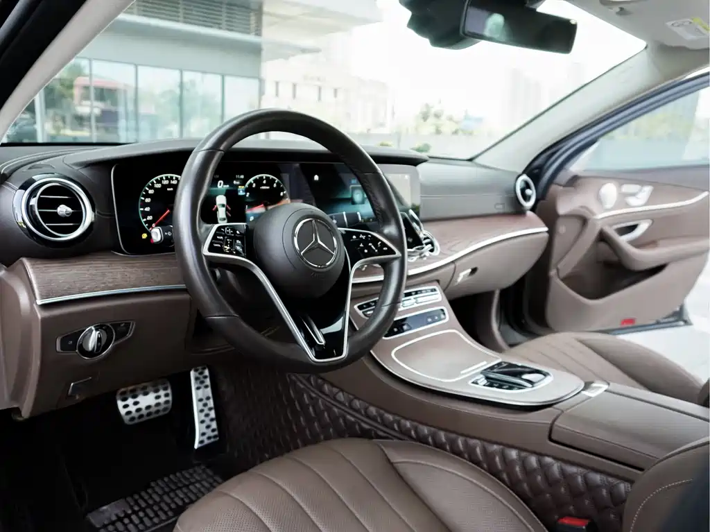 Mercedes-Benz E-Class — миниатюра 11