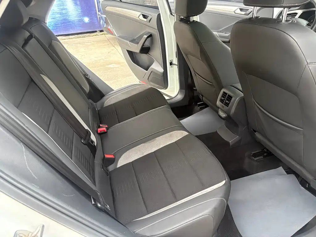 Volkswagen T-Roc — миниатюра 9
