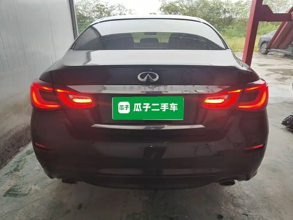 Infiniti Q70 — миниатюра 6
