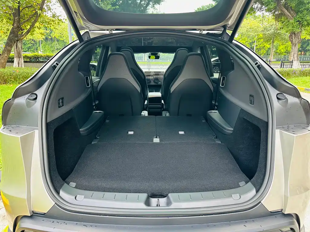 Tesla Model Y L — миниатюра 20