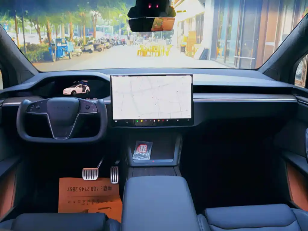 Tesla Model X — миниатюра 9