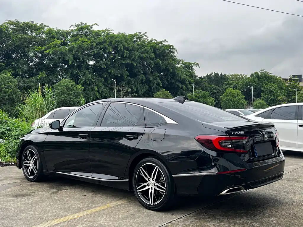 Honda Accord — миниатюра 9