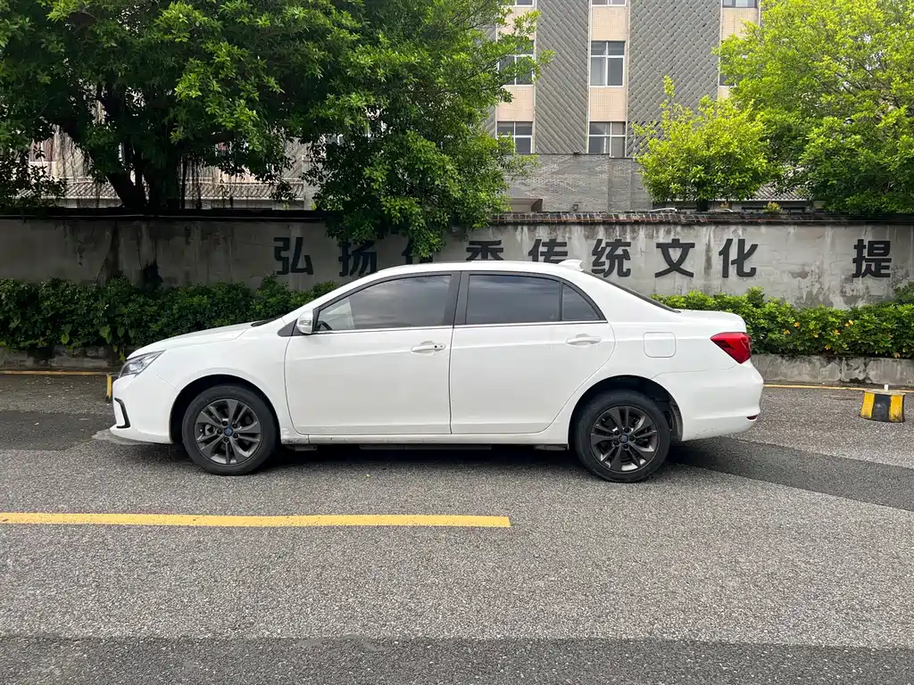 BYD Qin NEV — миниатюра 7