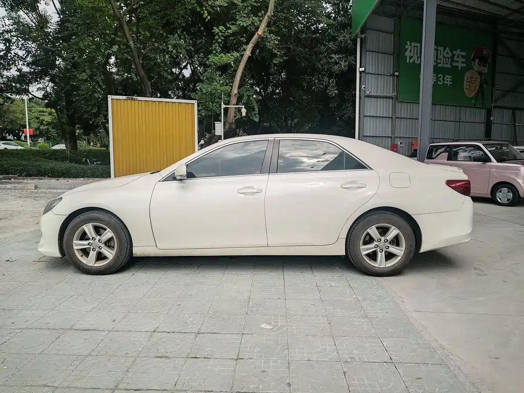 Toyota Reiz — миниатюра 4