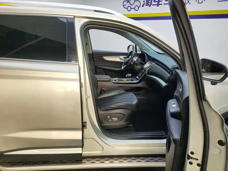 Roewe RX5 eMAX — миниатюра 8