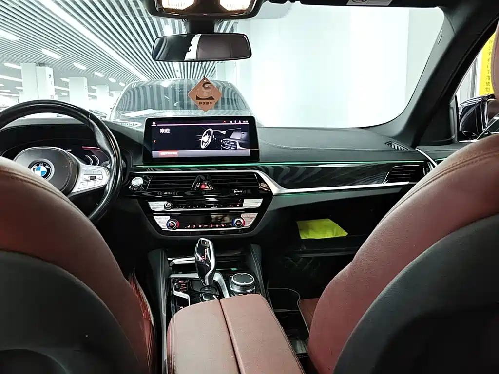 BMW 5 Series — миниатюра 11