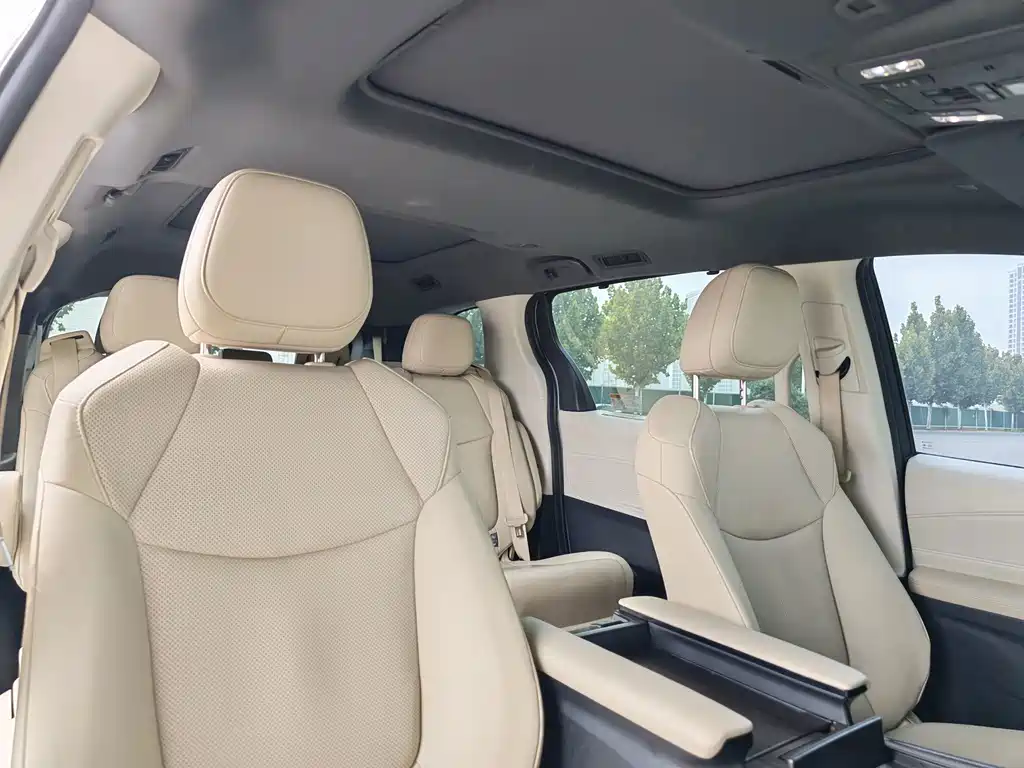 Toyota Granvia — миниатюра 7