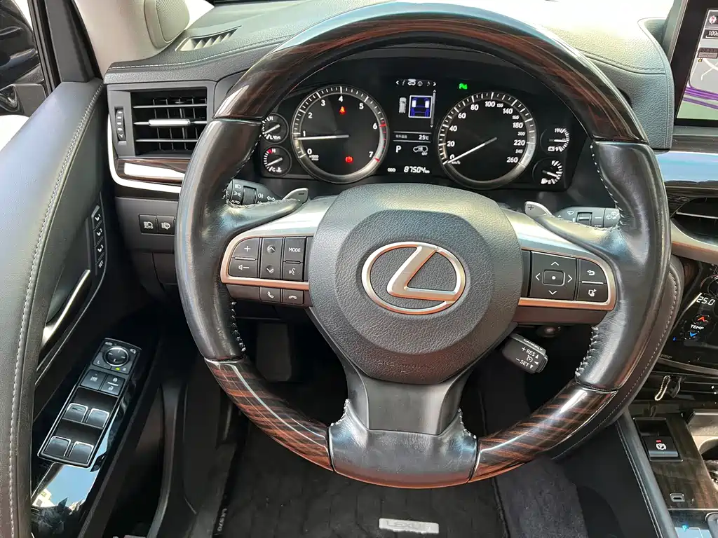 Lexus LX — миниатюра 6