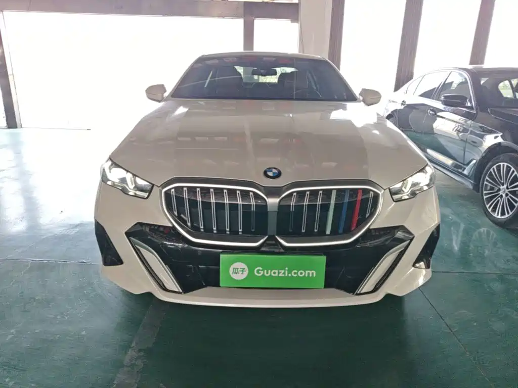 BMW 5 Series — миниатюра 3
