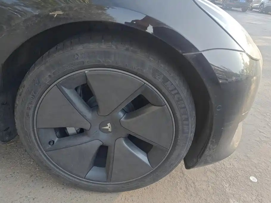 Tesla Model 3 — миниатюра 6