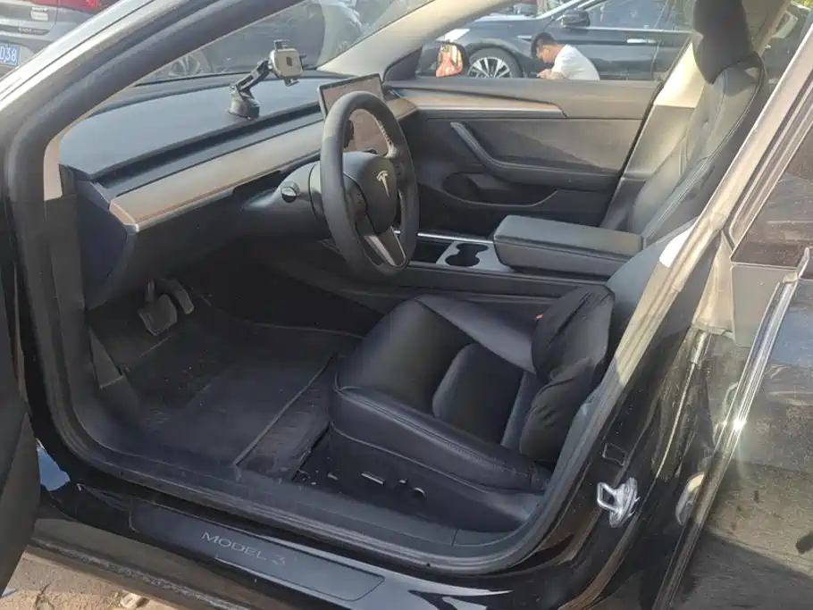 Tesla Model 3 — миниатюра 9