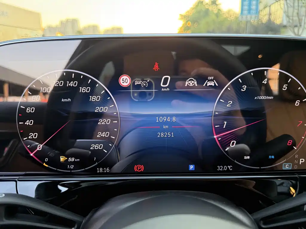 Mercedes-Benz E-Class — миниатюра 13