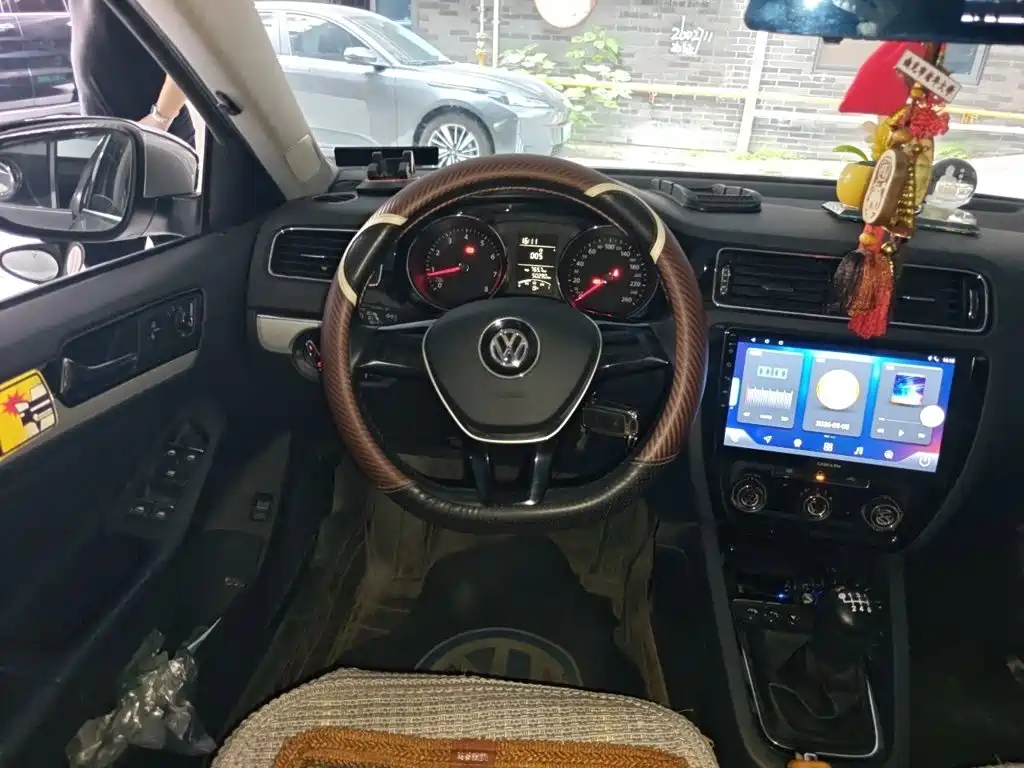 Volkswagen Sagitar — миниатюра 3