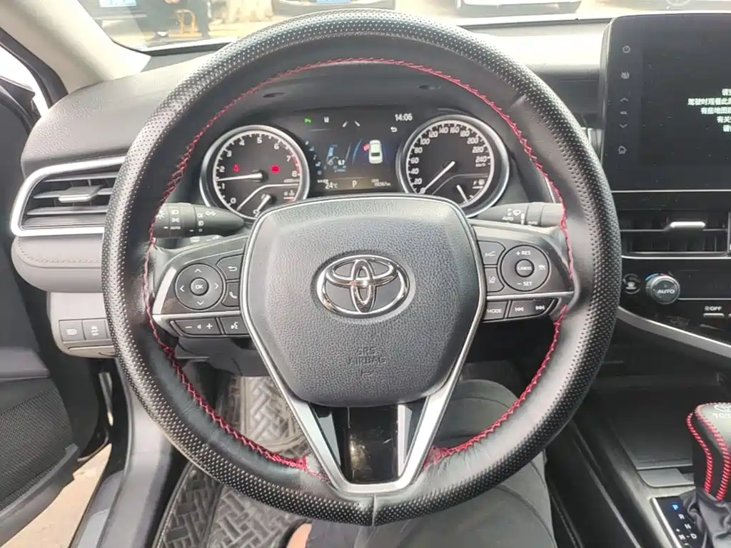 Toyota Camry — миниатюра 11