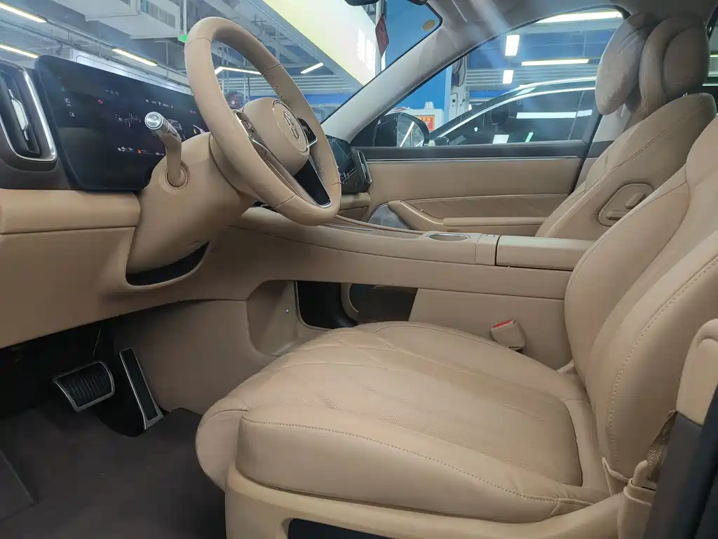Aito M8 2025 Ultra 53.4kWh 6 мест (192 ）