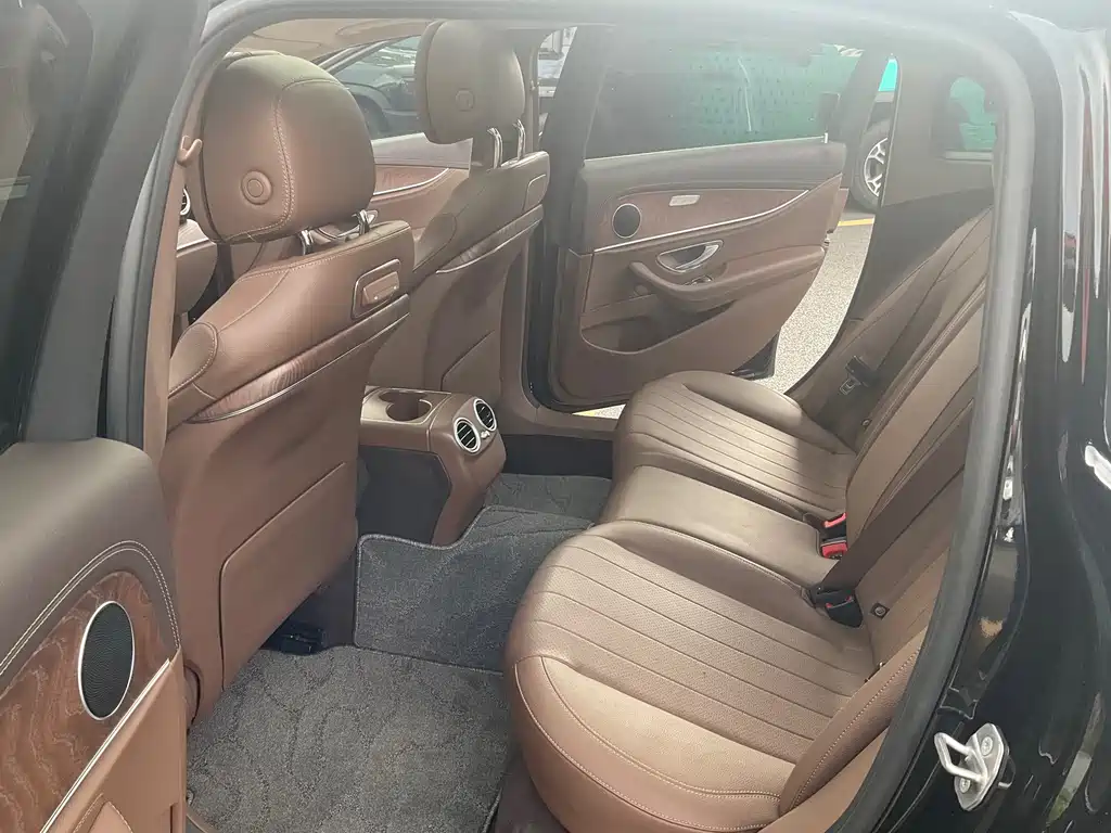 Mercedes-Benz E-Class — миниатюра 12