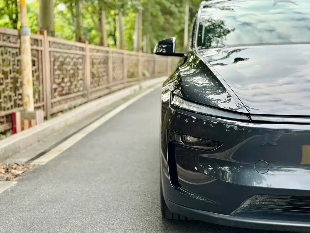 Tesla Model Y — миниатюра 9