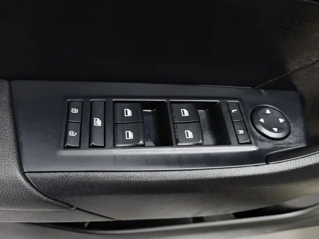 Roewe 360 — миниатюра 9