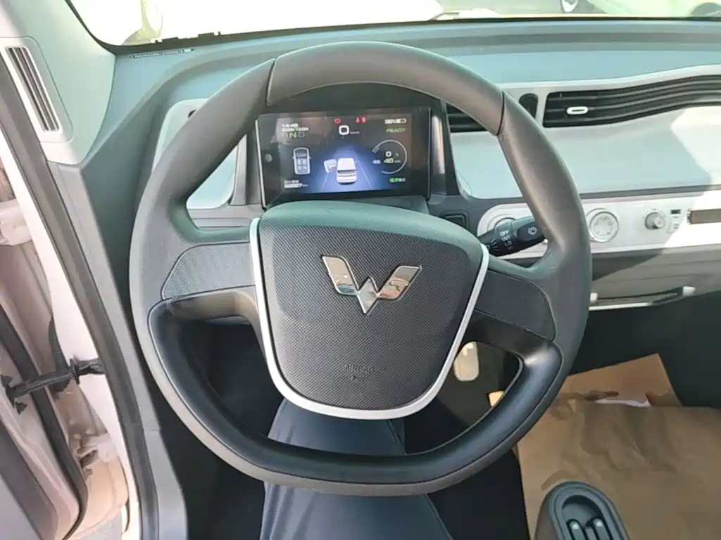 Wuling MINIEV — миниатюра 11