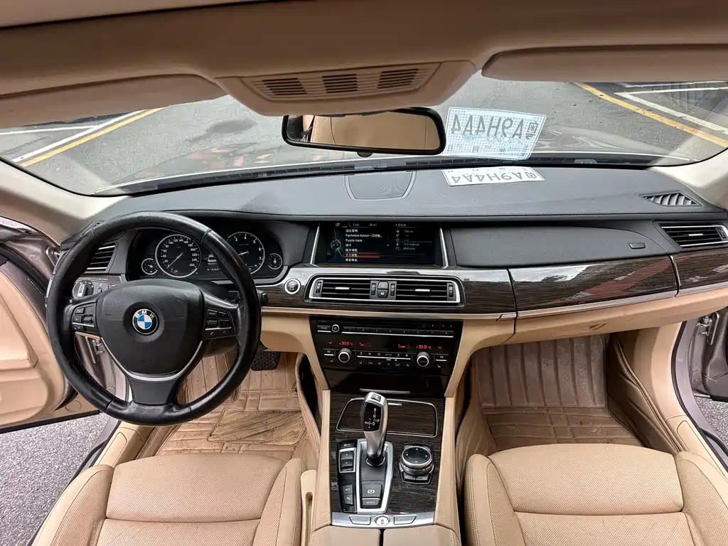 BMW 7 Series — миниатюра 19