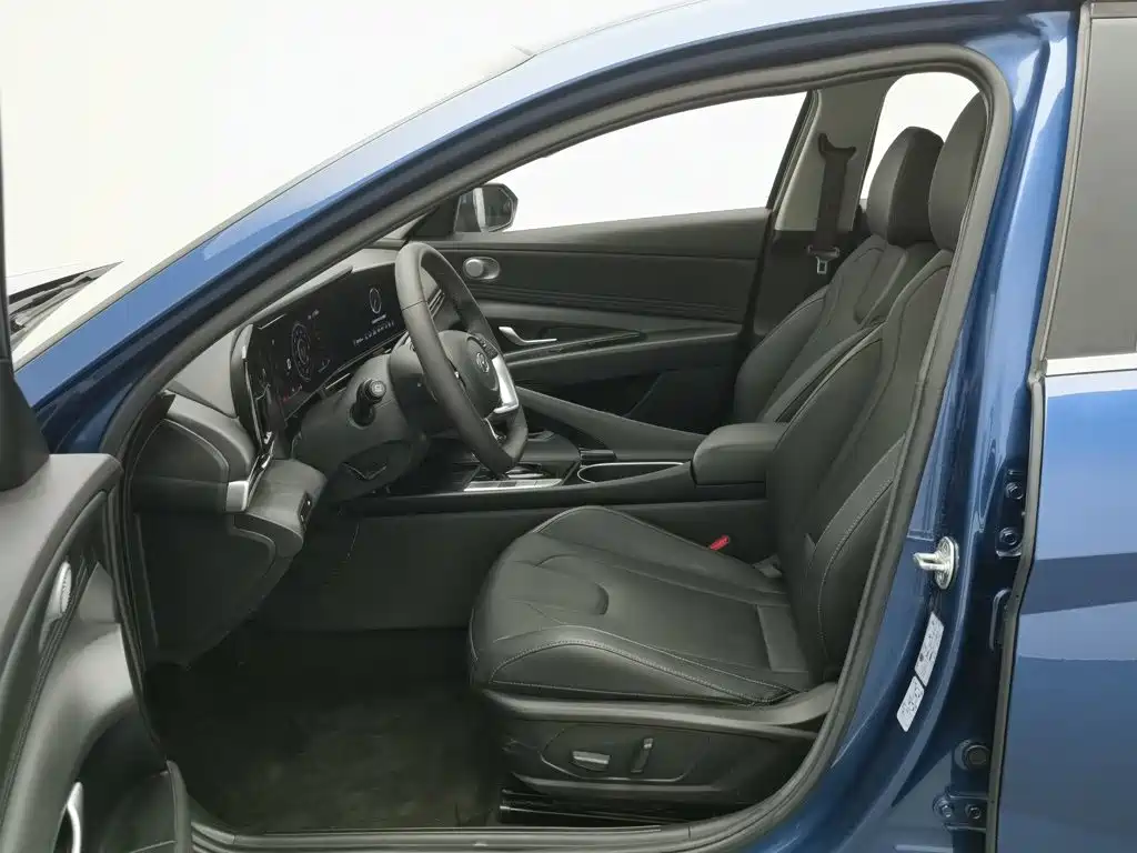 Hyundai Elantra — миниатюра 10