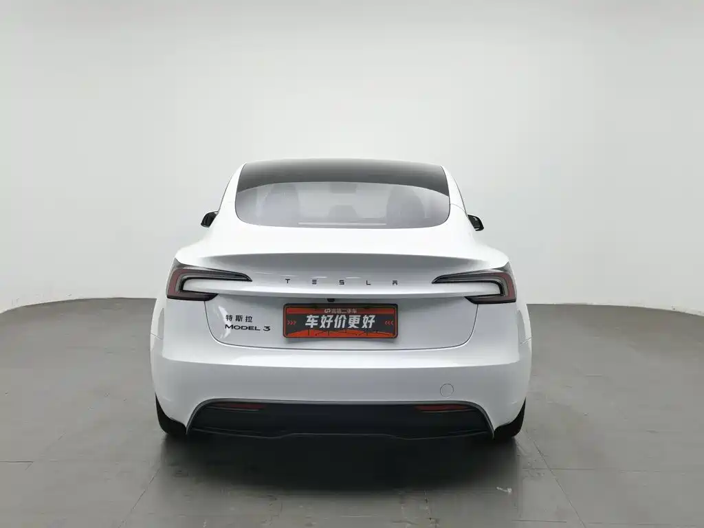 Tesla Model 3 — миниатюра 4
