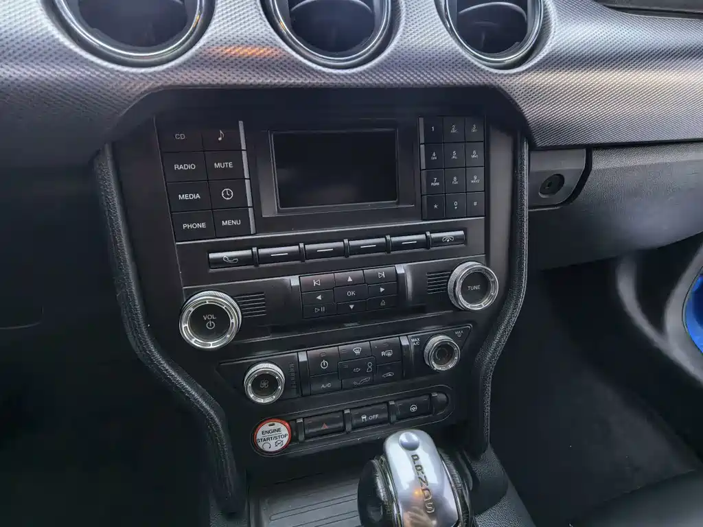 Ford Mustang — миниатюра 14