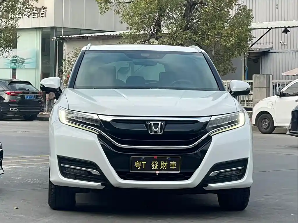 HONDA UR V